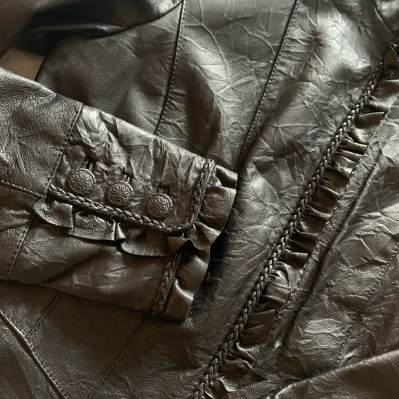 Danier Leather Jacket, black size medium - Picture 4 of 7